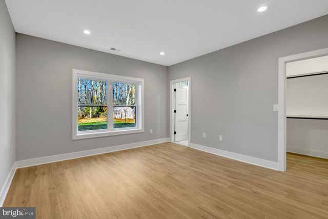 4824 VILLAGE DR, Fairfax, VA 22030