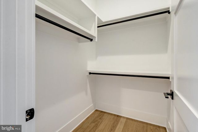 4824 VILLAGE DR, Fairfax, VA 22030