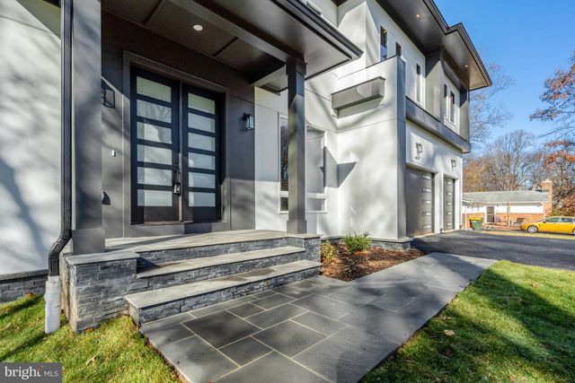 4824 VILLAGE DR, Fairfax, VA 22030