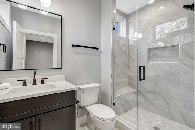 4824 VILLAGE DR, Fairfax, VA 22030