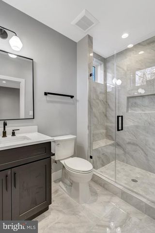 4824 VILLAGE DR, Fairfax, VA 22030