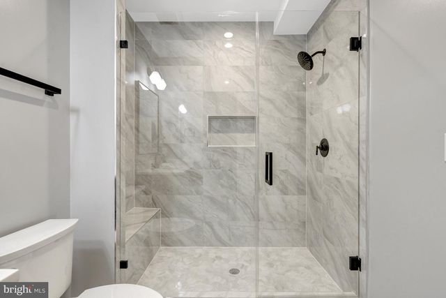 4824 VILLAGE DR, Fairfax, VA 22030