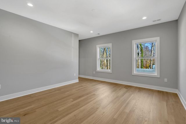 4824 VILLAGE DR, Fairfax, VA 22030