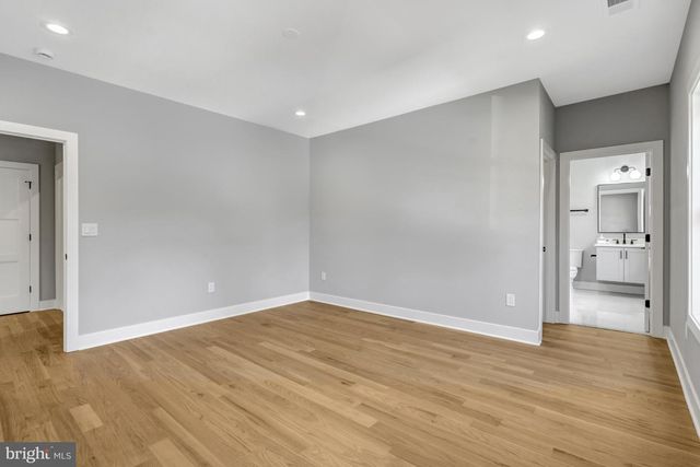 4824 VILLAGE DR, Fairfax, VA 22030