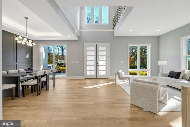 4824 VILLAGE DR, Fairfax, VA 22030