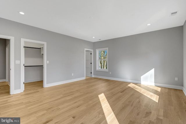 4824 VILLAGE DR, Fairfax, VA 22030