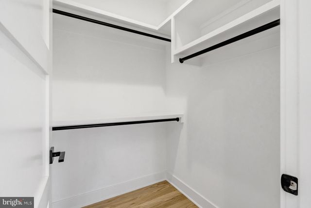 4824 VILLAGE DR, Fairfax, VA 22030