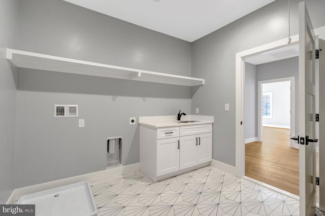 4824 VILLAGE DR, Fairfax, VA 22030