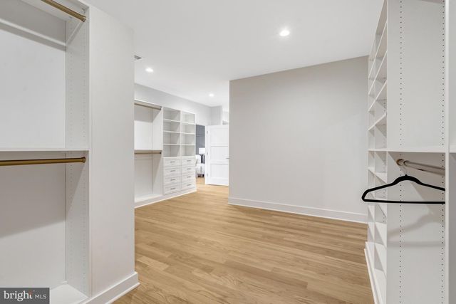 4824 VILLAGE DR, Fairfax, VA 22030