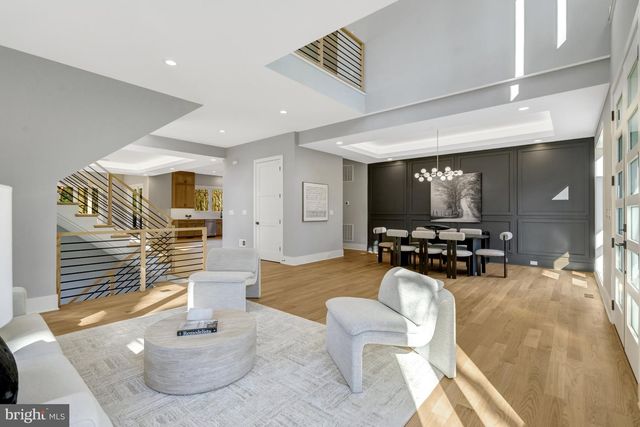 4824 VILLAGE DR, Fairfax, VA 22030