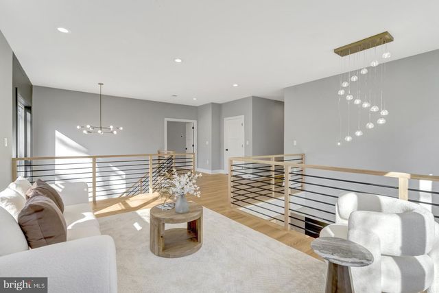 4824 VILLAGE DR, Fairfax, VA 22030