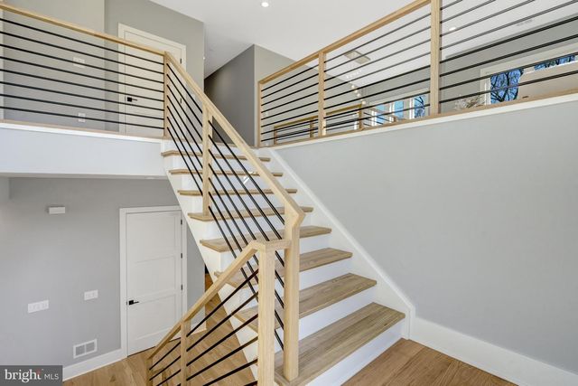 4824 VILLAGE DR, Fairfax, VA 22030