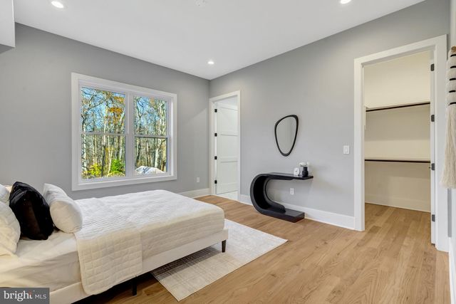 4824 VILLAGE DR, Fairfax, VA 22030