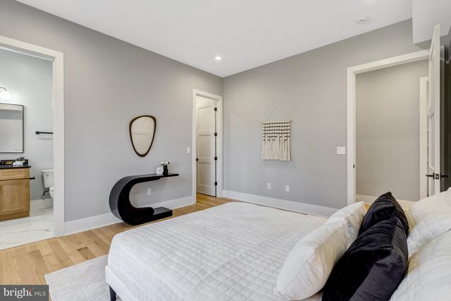 4824 VILLAGE DR, Fairfax, VA 22030