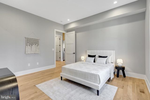 4824 VILLAGE DR, Fairfax, VA 22030