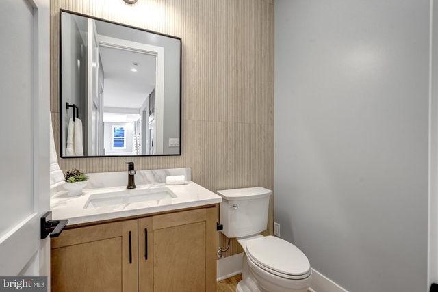 4824 VILLAGE DR, Fairfax, VA 22030