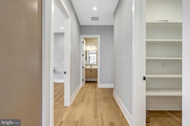 4824 VILLAGE DR, Fairfax, VA 22030