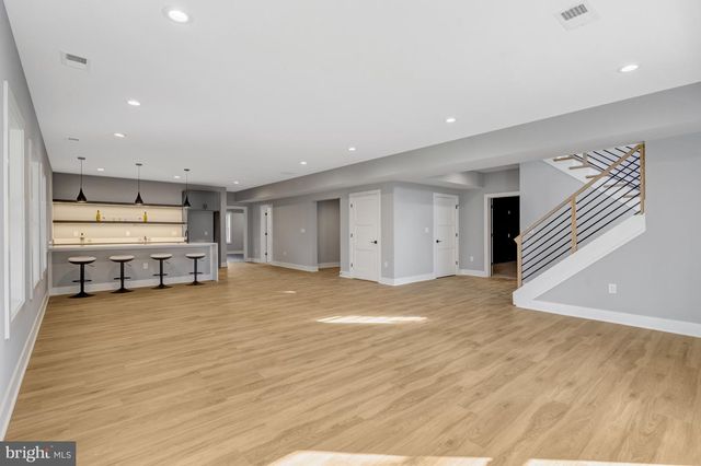 4824 VILLAGE DR, Fairfax, VA 22030