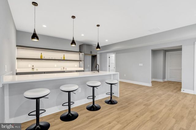 4824 VILLAGE DR, Fairfax, VA 22030