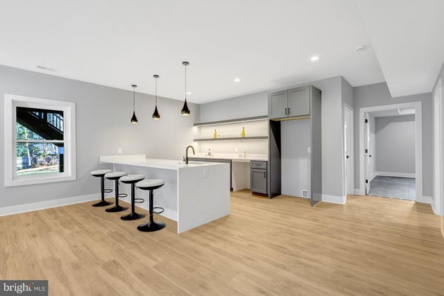 4824 VILLAGE DR, Fairfax, VA 22030