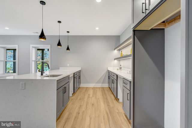 4824 VILLAGE DR, Fairfax, VA 22030