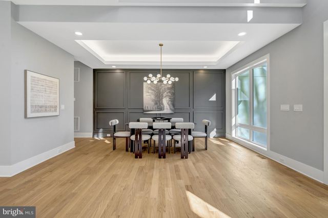 4824 VILLAGE DR, Fairfax, VA 22030