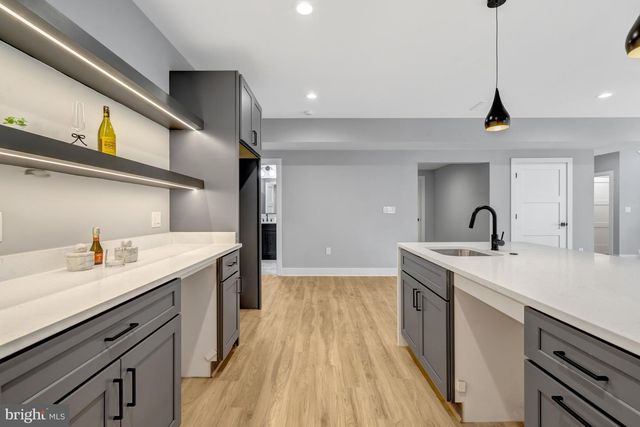 4824 VILLAGE DR, Fairfax, VA 22030