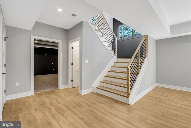 4824 VILLAGE DR, Fairfax, VA 22030