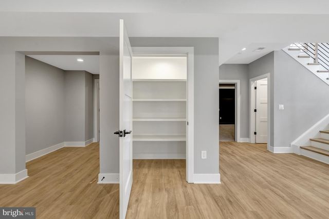 4824 VILLAGE DR, Fairfax, VA 22030