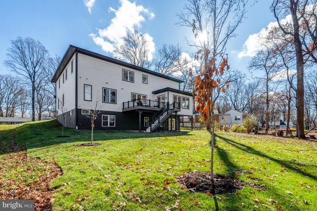 4824 VILLAGE DR, Fairfax, VA 22030