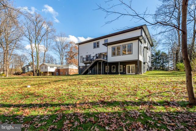 4824 VILLAGE DR, Fairfax, VA 22030
