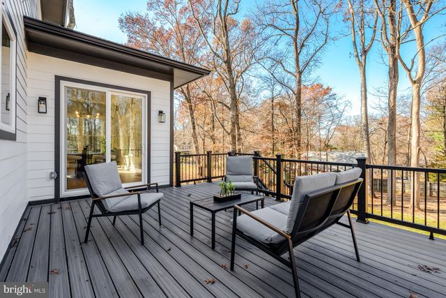 4824 VILLAGE DR, Fairfax, VA 22030