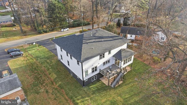 4824 VILLAGE DR, Fairfax, VA 22030