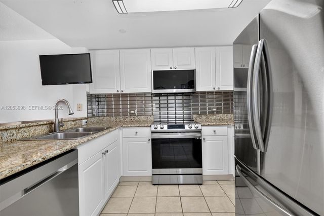 19501 W Country Club Drive 2401, Aventura, FL 33180