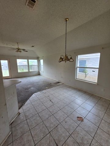 608 Prairie Gulch Drive, Fort Worth, TX 76140