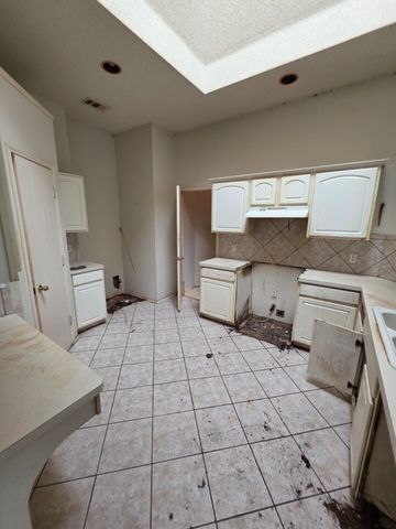 608 Prairie Gulch Drive, Fort Worth, TX 76140