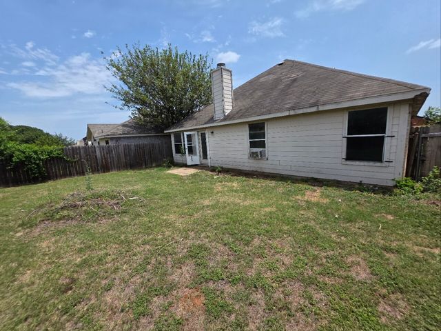 608 Prairie Gulch Drive, Fort Worth, TX 76140