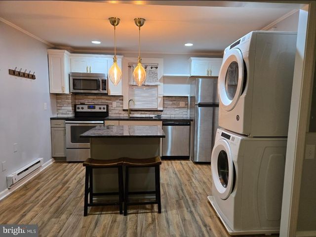 1806 GARRETT RD, Lansdowne, PA 19050