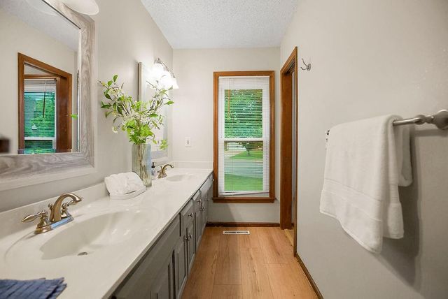 9010 Swarner Drive, Lenexa, KS 66219