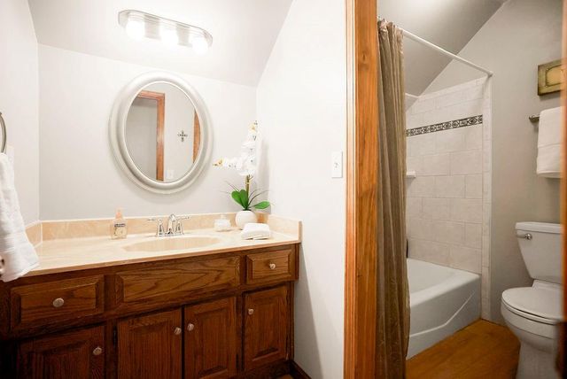 9010 Swarner Drive, Lenexa, KS 66219
