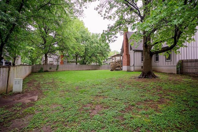 9010 Swarner Drive, Lenexa, KS 66219