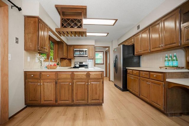 9010 Swarner Drive, Lenexa, KS 66219