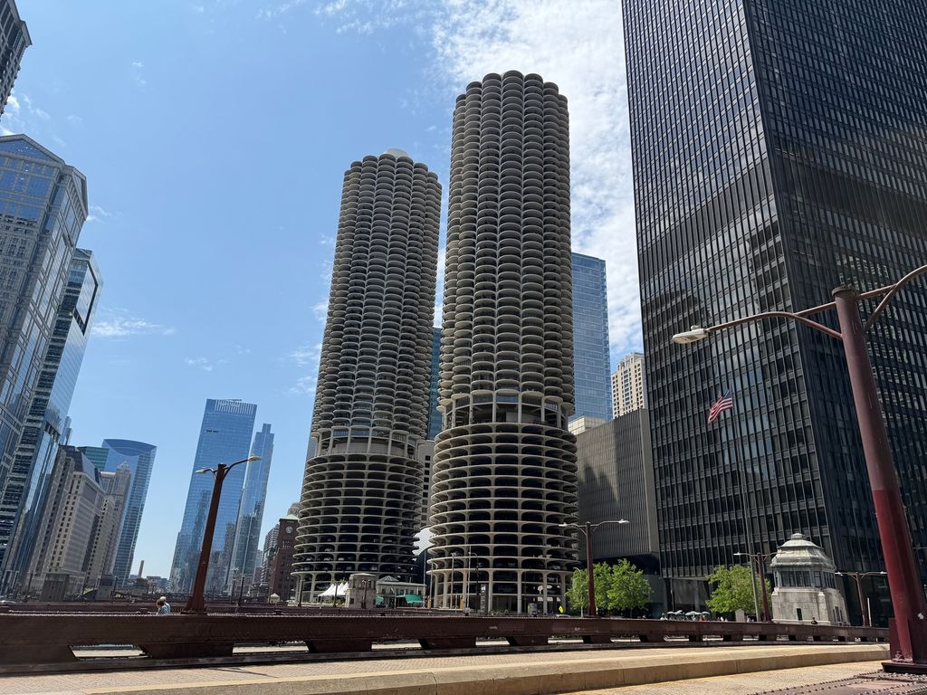 300 N State Street 2332, Chicago, IL 60654 — exterior