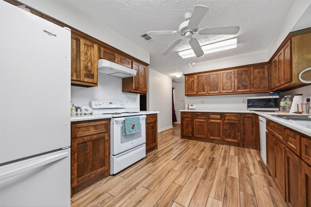 1004 Wagon Road, Simonton, TX 77485