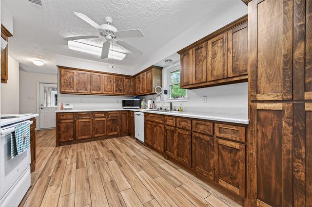 1004 Wagon Road, Simonton, TX 77485