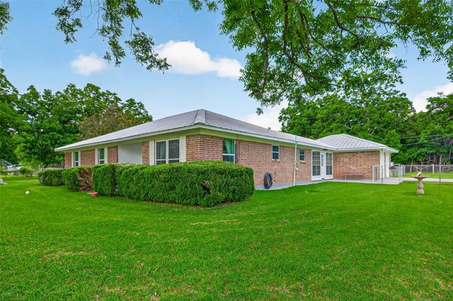 1004 Wagon Road, Simonton, TX 77485