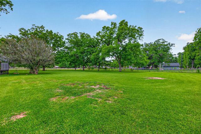 1004 Wagon Road, Simonton, TX 77485