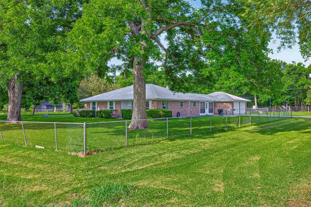 1004 Wagon Road, Simonton, TX 77485