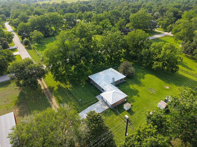 1004 Wagon Road, Simonton, TX 77485