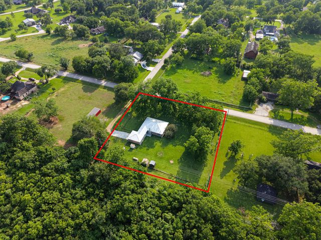 1004 Wagon Road, Simonton, TX 77485